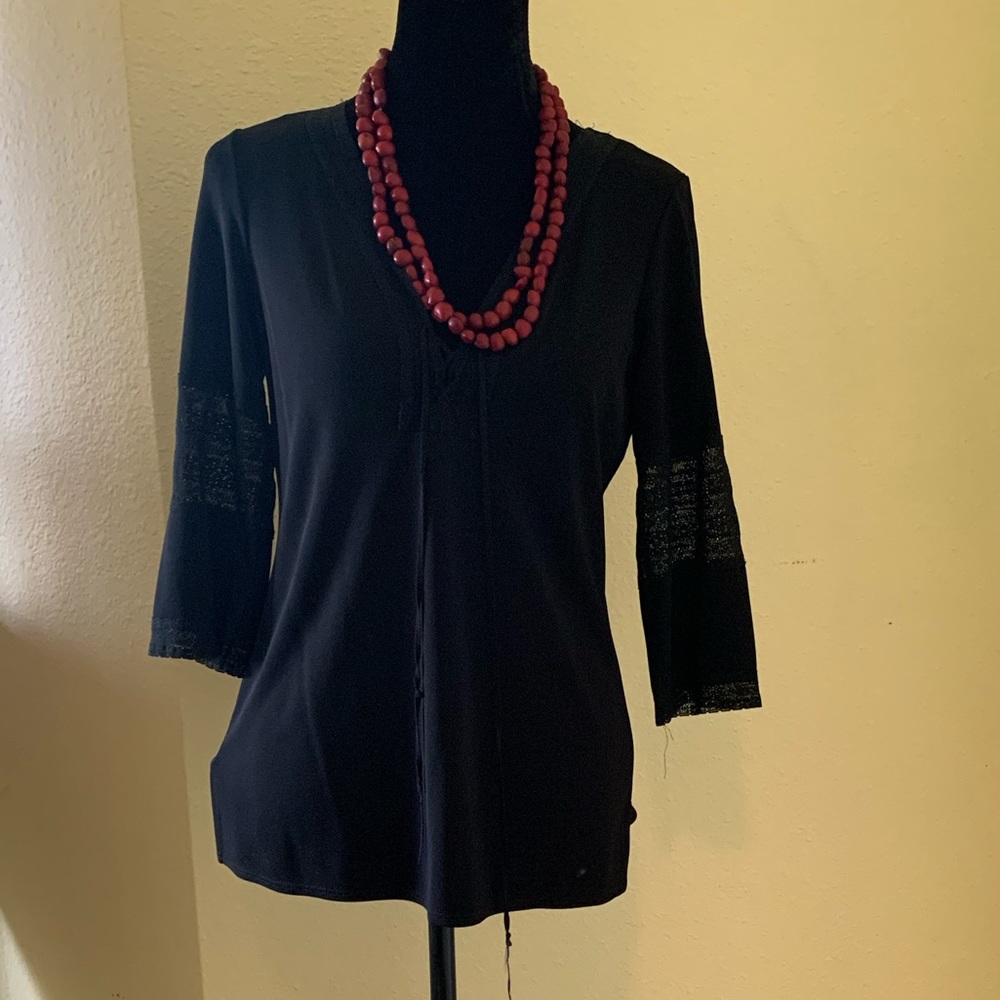 Blk Matte Jersey tunic w lace neckline/sleeves